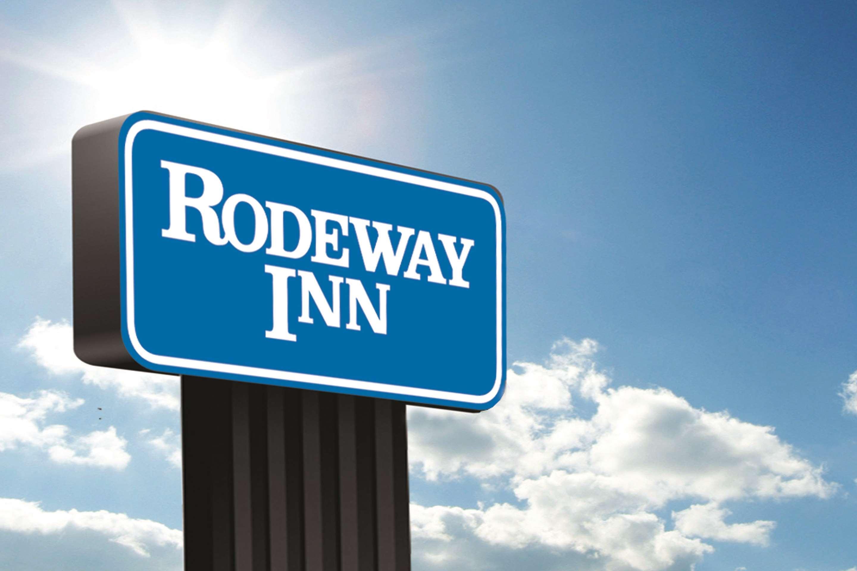 Rodeway Inn Windsor Mill Exteriör bild